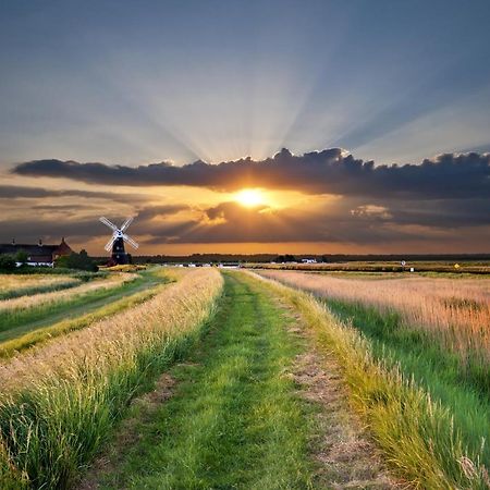 Superb Stokesby Barn Apartment - Norfolk Broads & Norwich מראה חיצוני תמונה